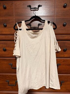 Lovesick Women's Cold-Shoulder Tee in Light Beige